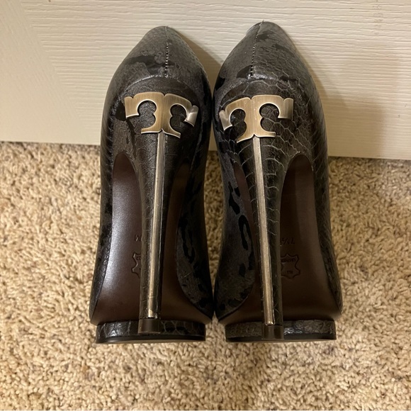 TORY BURCH Heels JUDE Platform LOGO HEEL Ash SNAKESKIN - Sz 7.5 M NICE!